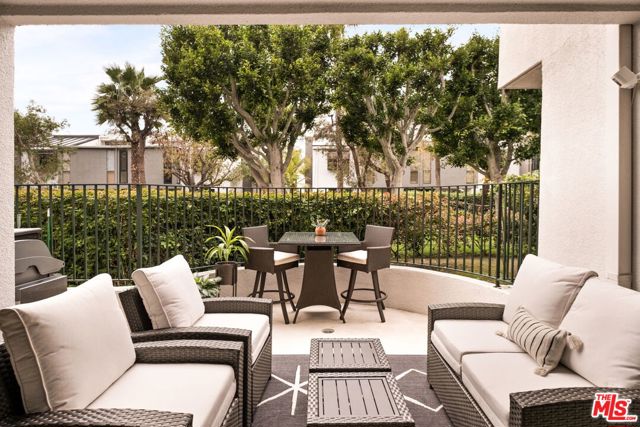 2940 Neilson Way, Santa Monica CA: https://media.crmls.org/mediaz/8a0790a7-3dff-43fd-abf4-005a36a42938.jpg