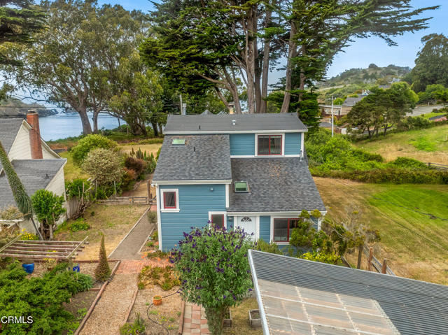 3781 N Highway 1, Albion CA: https://media.crmls.org/mediaz/8a07c8c9-a9a5-488a-8fb3-8cae7274cabb.jpg