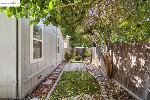 33526 4th ST, Union City CA: https://media.crmls.org/mediaz/8a07c957-4c9b-4d20-a2ae-a862be995dfb.jpg