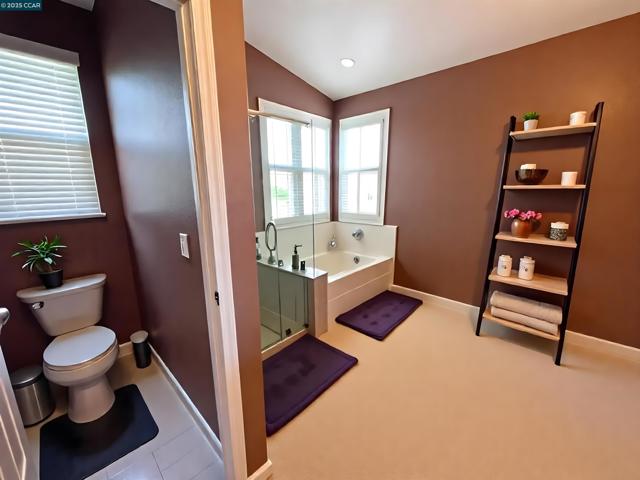 769 Crocket Ct, Brentwood CA: https://media.crmls.org/mediaz/8a081370-275e-4a72-8631-5d761f212e60.jpg