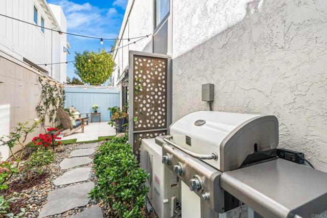 Detail Gallery Image 24 of 51 For 909 Olive Ave, Coronado,  CA 92118 - 2 Beds | 2 Baths