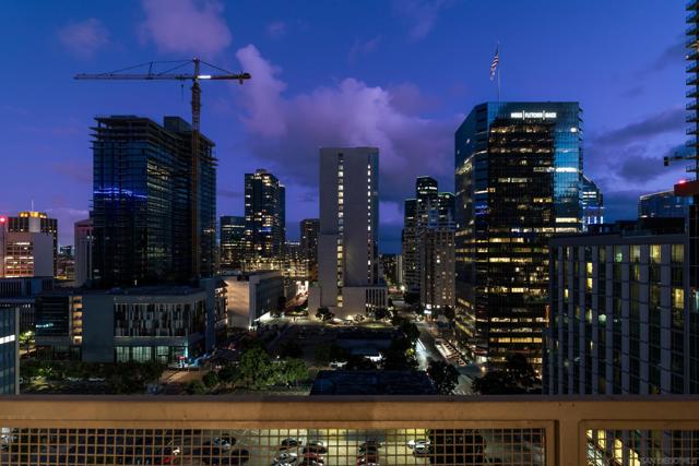 350 W Ash St, San Diego CA: https://media.crmls.org/mediaz/8a09d351-ad18-4843-afbe-86ee5e6c0808.jpg