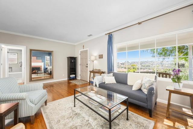 3733 La Cresta Dr, San Diego CA: https://media.crmls.org/mediaz/8a0a0e5c-d6a4-4f09-b120-e36e11c46174.jpg