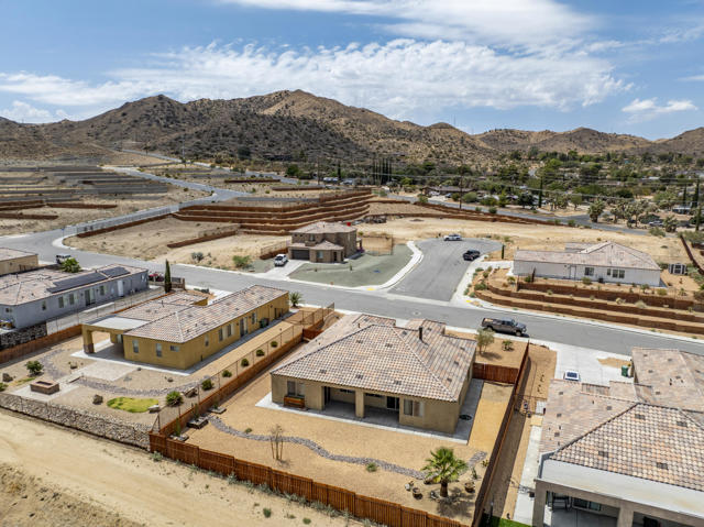 8680 Monument View Drive, Yucca Valley CA: https://media.crmls.org/mediaz/8a0a16e0-28cd-40cb-97c7-4f744410786f.jpg