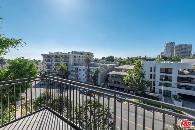 1340 S Beverly Glen Boulevard, Los Angeles CA: https://media.crmls.org/mediaz/8a0a9af3-c972-4d28-99e2-f886176a6f29.jpg