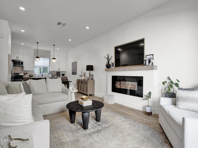 5662 Hazeltine Avenue, Van Nuys CA: https://media.crmls.org/mediaz/8a0abc26-a476-4a5a-b2df-bce52dd18a90.jpg