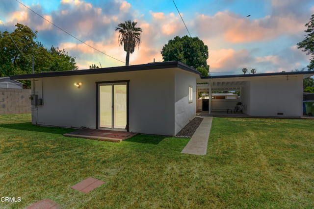 7745 Geyser Avenue, Reseda CA: https://media.crmls.org/mediaz/8a0b39bc-17f6-48ca-9047-77605af3e99f.jpg