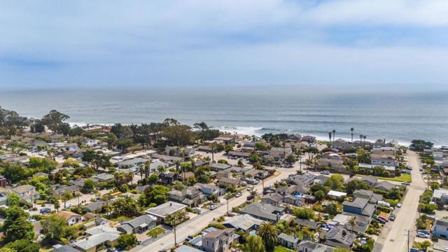 301 25th Avenue, Santa Cruz CA: https://media.crmls.org/mediaz/8a0bed52-3404-4e32-b1b8-fdb75f36c5f6.jpg