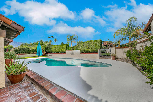 60 Calle Solano, Rancho Mirage CA: https://media.crmls.org/mediaz/8a0c8fdd-87d1-428a-b9db-6486273e510c.jpg
