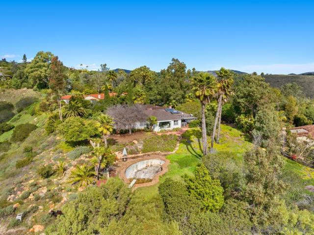 16574 Zumaque, Rancho Santa Fe CA: https://media.crmls.org/mediaz/8a0ce8b2-e9d0-482e-9cc5-bb335867a6f9.jpg