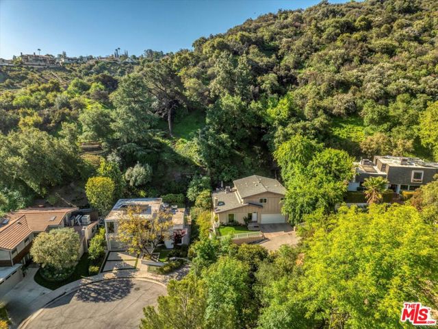 3735 Montuso Place, Encino CA: https://media.crmls.org/mediaz/8a0d3a85-b58f-4205-8b55-7c63ed786f03.jpg