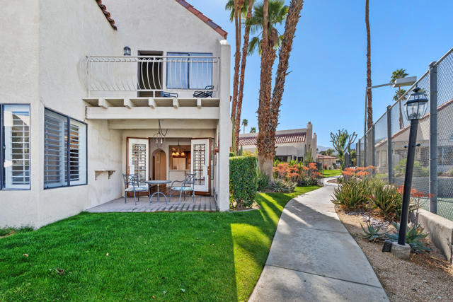 73322 Shadow Mountain Drive, Palm Desert CA: https://media.crmls.org/mediaz/8a0e497d-8a1c-4a99-9b05-710f9cdd22fd.jpg