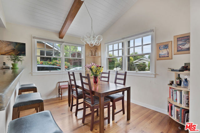 2439 Glyndon Avenue, Venice CA: https://media.crmls.org/mediaz/8a0ea3de-b6d1-472c-9a48-880263077c5f.jpg