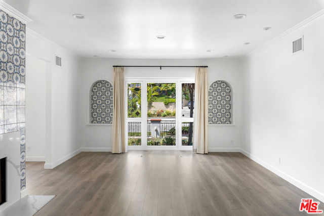 502 Smithwood Drive, Beverly Hills CA: https://media.crmls.org/mediaz/8a0eb11a-7d67-4f17-a39d-dba727002324.jpg
