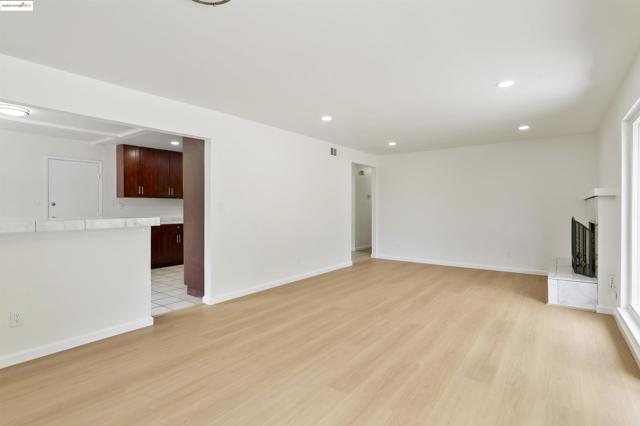 2847 Shane Dr, Richmond CA: https://media.crmls.org/mediaz/8a0eb2d5-fa9b-4d82-8448-7d2dc9ba14b1.jpg