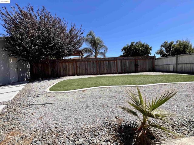 389 White Dr, Hayward CA: https://media.crmls.org/mediaz/8a0f4f9d-847e-43ab-b5f7-e9c0134b2f89.jpg