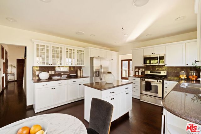 2125 Kew Drive, Los Angeles CA: https://media.crmls.org/mediaz/8a0f8552-6af8-4e74-9f3e-beeffdbe99a8.jpg