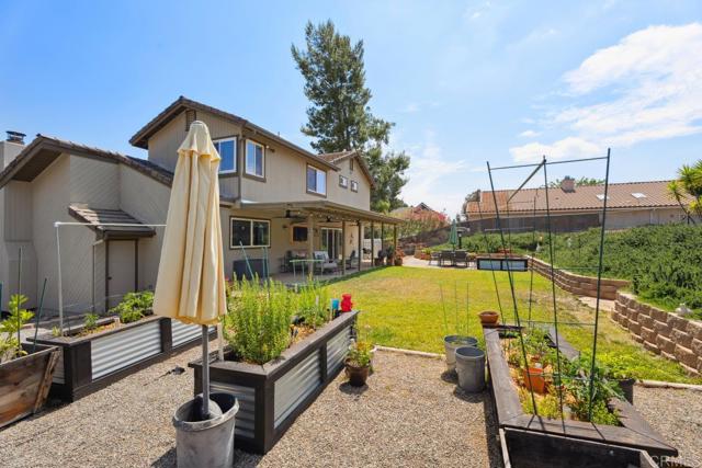 25744 Caryn Ct., Ramona CA: https://media.crmls.org/mediaz/8a0faa12-bb34-4d92-8265-faf4338092e6.jpg