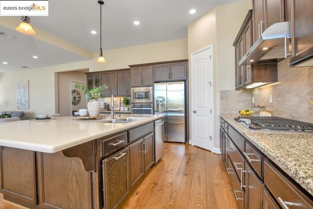 133 Clear Lake Ct, Oakley CA: https://media.crmls.org/mediaz/8a0fb8de-dee7-4731-8e2c-8a364c00e85e.jpg