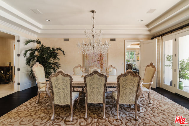 1202 San Vicente Boulevard, Santa Monica CA: https://media.crmls.org/mediaz/8a0ff3d9-2326-4bf7-91e7-24aba4d6e05c.jpg