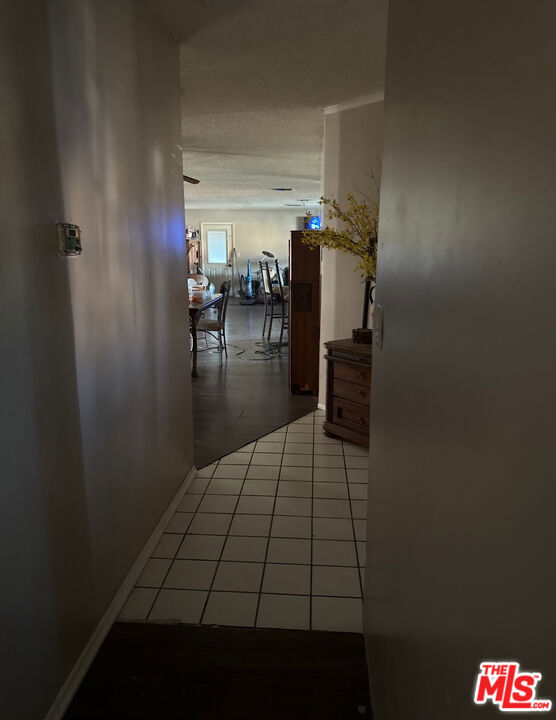 https://media.crmls.org/mediaz/8a10004a-816c-4a6f-8752-bc65709e7937.jpg?preset=X-Large