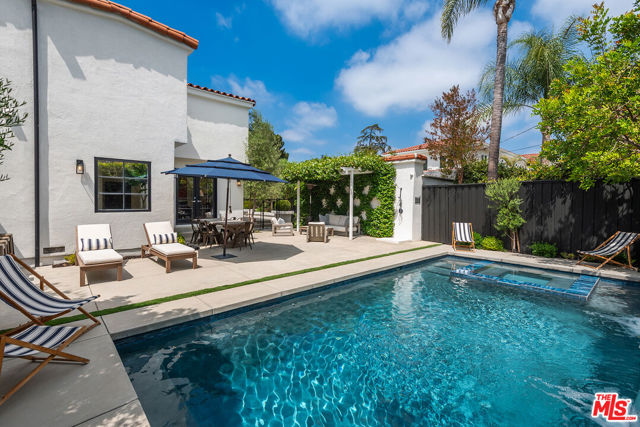 14226 Chandler Boulevard, Sherman Oaks CA: https://media.crmls.org/mediaz/8a104aba-f53a-477f-a98c-d6b48e934cab.jpg