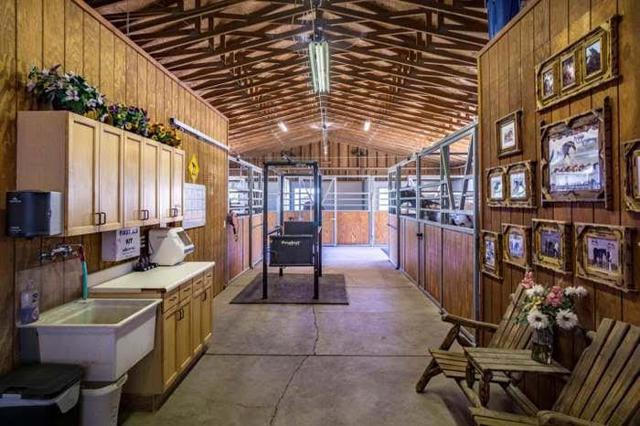 350 San Benancio Road, Salinas CA: https://media.crmls.org/mediaz/8a1058d0-6c27-46b6-987e-6875668ac1ae.jpg