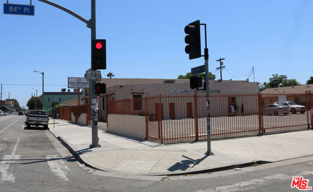 Image 29 of 31 For 8461 San Pedro Street