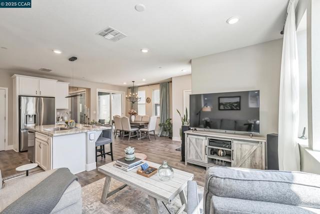 2940 wheat grass street, Sacramento CA: https://media.crmls.org/mediaz/8a111bde-8142-4486-859e-c27cf5ba15af.jpg