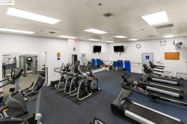 470 N N Civic Drive, Walnut Creek CA: https://media.crmls.org/mediaz/8a113a27-12e9-4a7d-827b-4ebc96f692bb.jpg