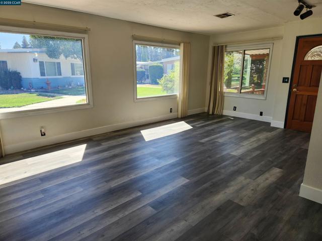 2113 Dalis Drive, Concord CA: https://media.crmls.org/mediaz/8a114f4c-ab8b-4631-99cf-a7dfd3ce706e.jpg