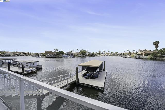 4892 South Pt, Discovery Bay CA: https://media.crmls.org/mediaz/8a119133-1d84-445f-a273-f94836c09d68.jpg