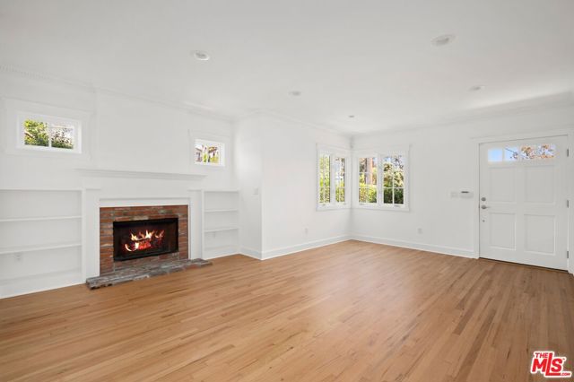 541 Homer Street, Manhattan Beach CA: https://media.crmls.org/mediaz/8a11b615-382b-42fd-8ee9-82ac48ab721d.jpg