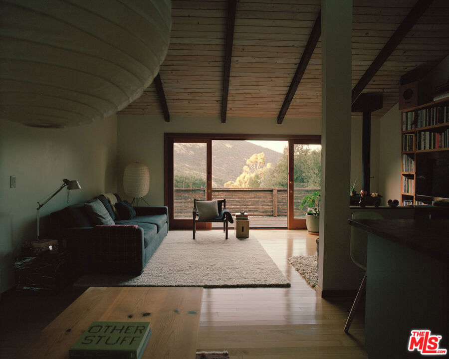 https://media.crmls.org/mediaz/8a11fd67-1a36-494a-861f-13a2fd7db3cc.jpg?preset=X-Large