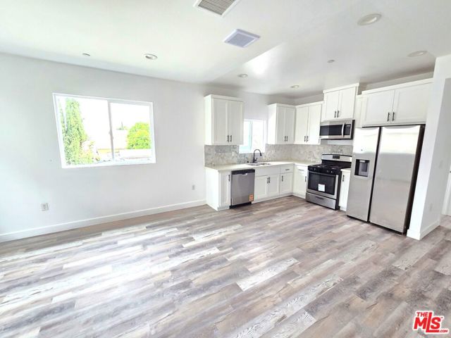 2516 Malabar Street, Los Angeles CA: https://media.crmls.org/mediaz/8a120858-f20b-417e-b24f-2305f0408503.jpg