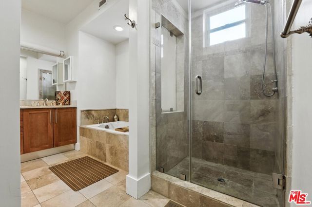 2020 Holly Drive, Los Angeles CA: https://media.crmls.org/mediaz/8a126bb7-62da-4584-b3fc-5052d6bf8d16.jpg