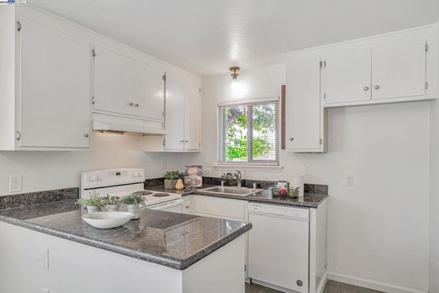 8629 Beverly Lane, Dublin CA: https://media.crmls.org/mediaz/8a127ae6-4154-45bd-9a1b-c4201158820b.jpg