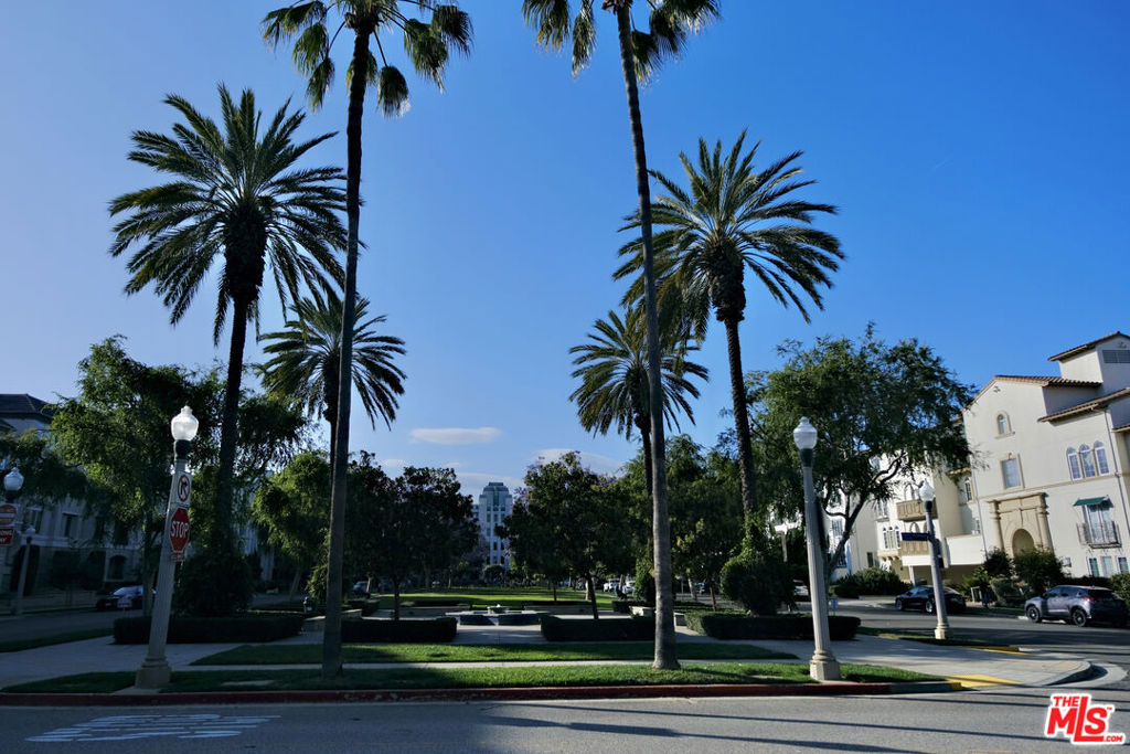 https://media.crmls.org/mediaz/8a130848-4526-4b12-926f-67ba7723256c.jpg?preset=X-Large