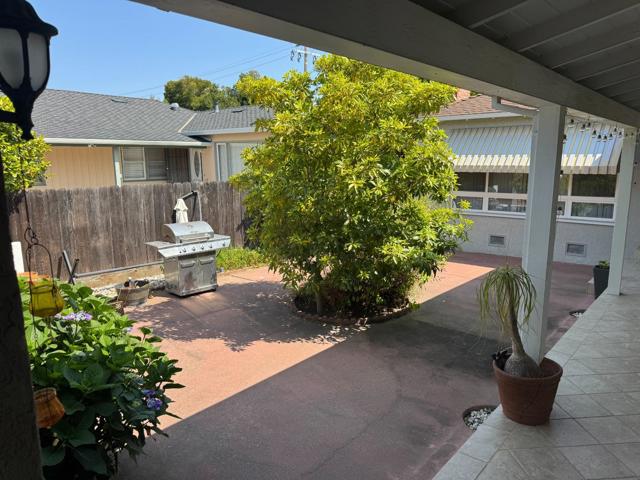 1632 Albemarle Way, Burlingame CA: https://media.crmls.org/mediaz/8a130fff-f238-436a-9c6c-ef10ee0c3716.jpg