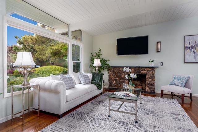 2037 Harding Avenue, San Mateo CA: https://media.crmls.org/mediaz/8a13cb20-dab2-498a-ab4c-7b24c94b9dea.jpg