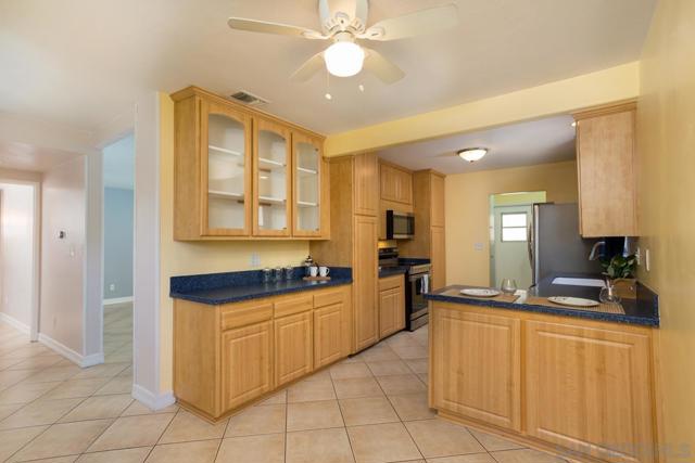 1187 Tangerine St, El Cajon CA: https://media.crmls.org/mediaz/8a1450e2-09bb-406a-bf7d-3eb3e0ed9e64.jpg