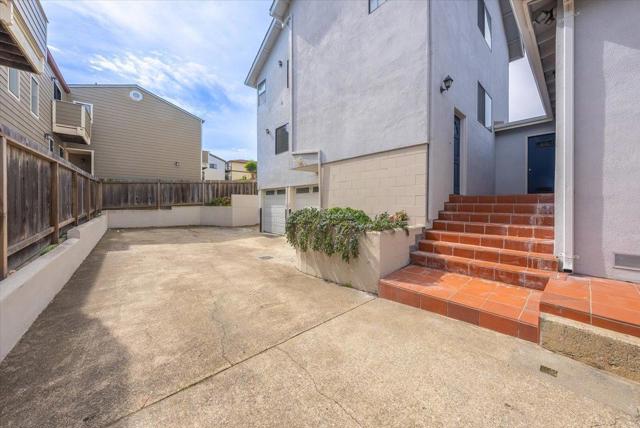 739 W Franklin Street, Monterey CA: https://media.crmls.org/mediaz/8a14b06e-63b2-4d67-b4f3-e3037cc115e7.jpg