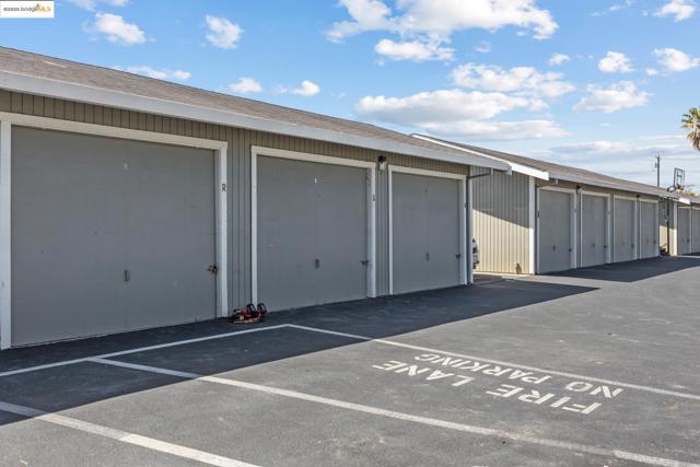 21564 Meekland ave, Hayward CA: https://media.crmls.org/mediaz/8a15afd0-990c-4baa-b523-614b790e63a9.jpg