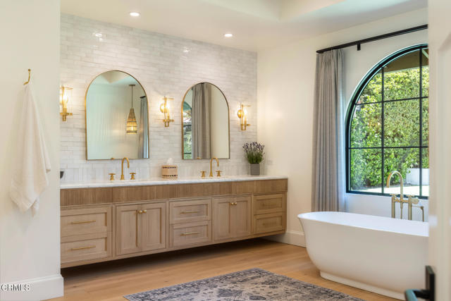 4435 Encinas Drive, La Canada Flintridge CA: https://media.crmls.org/mediaz/8a161815-09e6-4048-b496-ec27243ef690.jpg