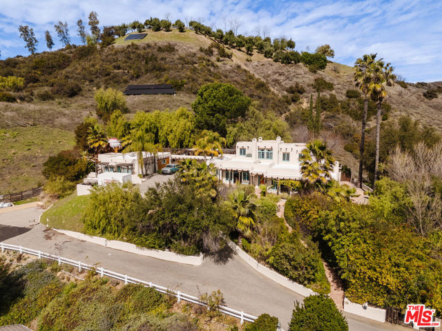 2865 Marquette Drive, Topanga CA: https://media.crmls.org/mediaz/8a162fda-1f5c-4741-b716-370628f5df78.jpg