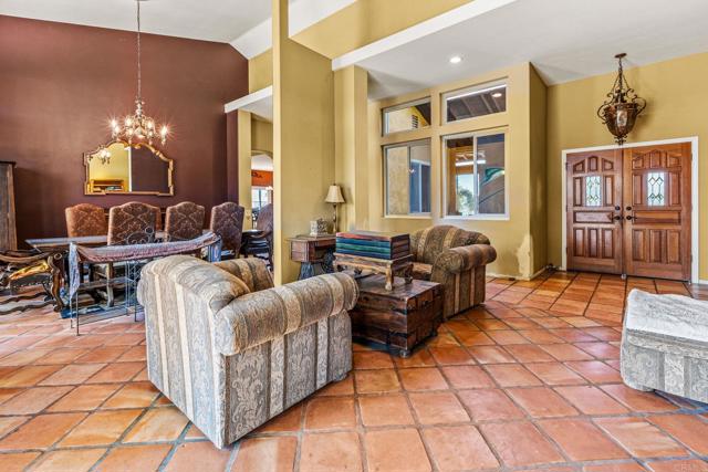 Detail Gallery Image 10 of 51 For 1147 Sea Larke Dr, Fallbrook,  CA 92028 - 4 Beds | 2/1 Baths