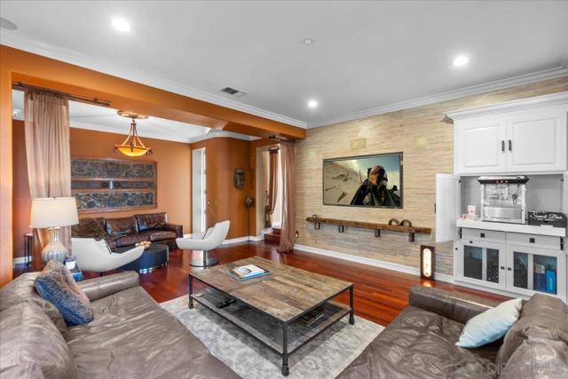 515 Verbena Ct, Encinitas CA: https://media.crmls.org/mediaz/8a16b7e2-3e74-49a8-8628-6ebc9523ca78.jpg