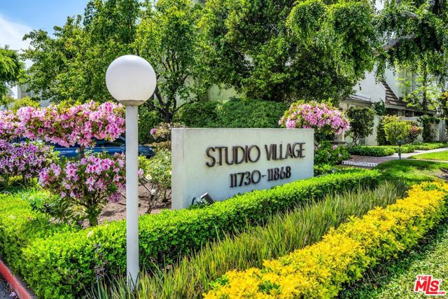 11744 Moorpark Street, Studio City CA: https://media.crmls.org/mediaz/8a16fe71-2fad-425e-8a52-4f2e93acc2c8.jpg