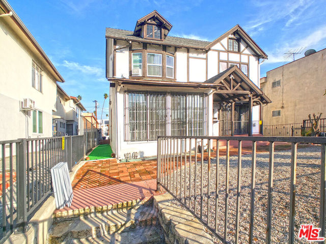 336 S Wilton Place, Los Angeles CA: https://media.crmls.org/mediaz/8a1725a3-86bd-4bce-bdc3-8cff74dce663.jpg