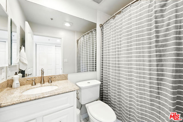 1211 S Shenandoah Street, Los Angeles CA: https://media.crmls.org/mediaz/8a179c6f-ce93-41dc-95c0-ec74ca5c9a5f.jpg